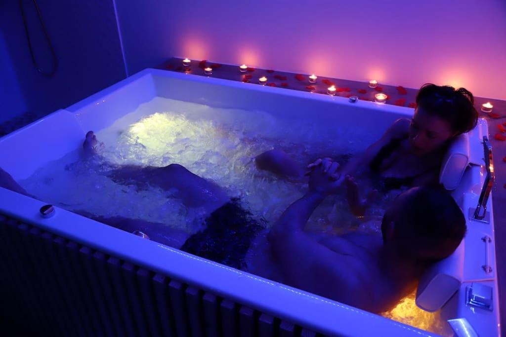 Love Room Unique - Sauna / Jacuzzi Charleville-Mézières Εξωτερικό φωτογραφία